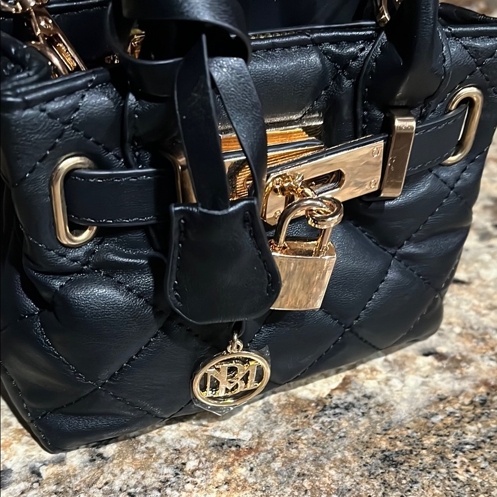 Badgley Mischka NWT Black Quilted Handbag - Picture 3 of 11